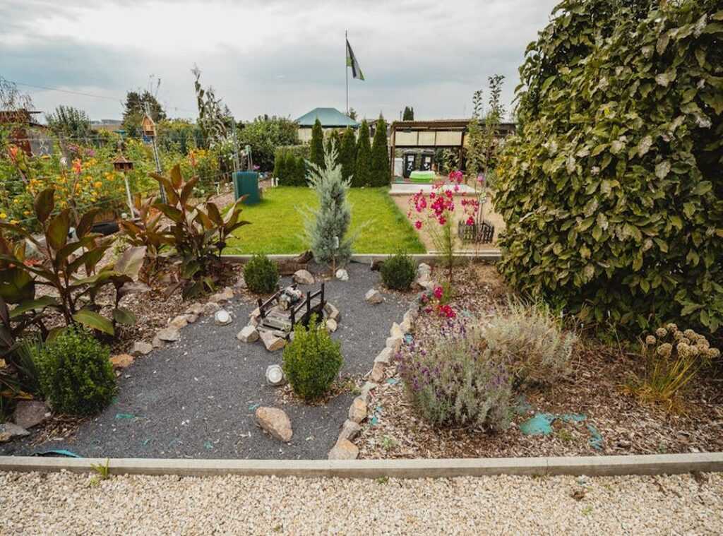 Homemendous Garden Infoguide by Homehearted