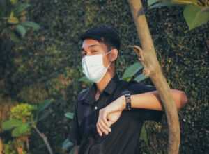 lelaki hensem tutup muka